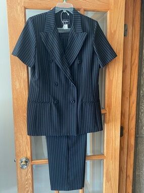 Sweet Suit Women’s Sz 14 Black Pinstripe Pantsuit Short-Sleeve Interview Set